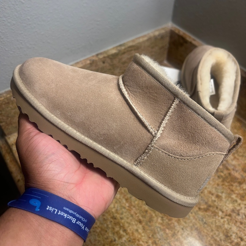 Ugg Mini boots kids size 4 New without tag color Sand No box new shoes - Picture 4 of 7